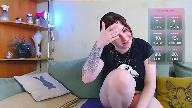 Caroline1995 online show from November 25, 2025, 8:03 am