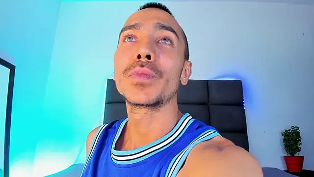 Snapshot of steven_hott8 chatting on November 2, 2025, 6:46 pm steven hott8 online show from November 2, 2025, 6:46 pm