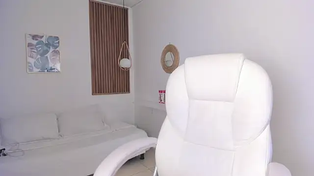 TiffanyWright online show from December 14, 2025, 2:00 pm