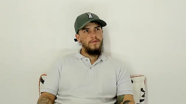 Snapshot of Beard_xox chatting on January 8, 2026, 10:27 pm Beard xox online show from January 8, 2026, 10:27 pm