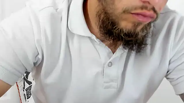 Snapshot of Beard_xox chatting on February 19, 2026, 8:39 pm Beard xox online show from February 19, 2026, 8:39 pm