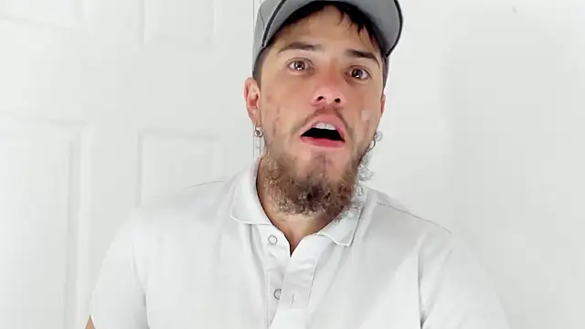 Snapshot of Beard_xox chatting on February 26, 2026, 10:32 pm Beard xox online show from February 26, 2026, 10:32 pm