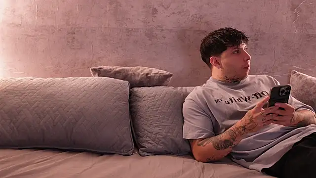 Snapshot of Nicky_and_Blake chatting on November 26, 2025, 5:24 pm Nicky and Blake online show from November 26, 2025, 5:24 pm