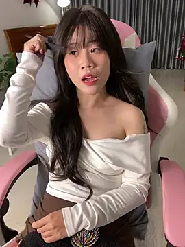 Snapshot of -rosiie- chatting on January 20, 2025, 6:21 pm -rosiie- online show from January 20, 2025, 6:21 pm