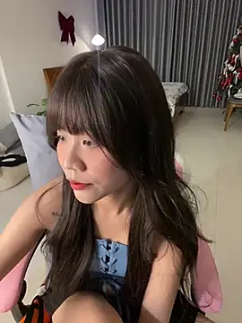 Snapshot of -rosiie- chatting on February 25, 2025, 2:26 pm -rosiie- online show from February 25, 2025, 2:26 pm