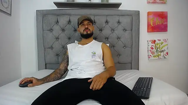 Snapshot of Emma_beautifull chatting on January 23, 2025, 1:51 am Emma beautifull online show from January 23, 2025, 1:51 am