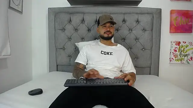 Snapshot of Emma_beautifull chatting on December 30, 2024, 9:37 am Emma beautifull online show from December 30, 2024, 9:37 am