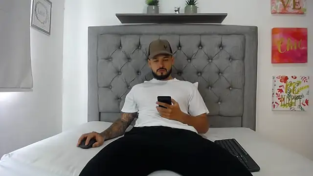 Snapshot of Emma_beautifull chatting on January 4, 2025, 2:04 pm Emma beautifull online show from January 4, 2025, 2:04 pm