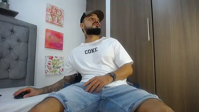 Snapshot of Emma_beautifull chatting on February 21, 2025, 4:07 am Emma beautifull online show from February 21, 2025, 4:07 am