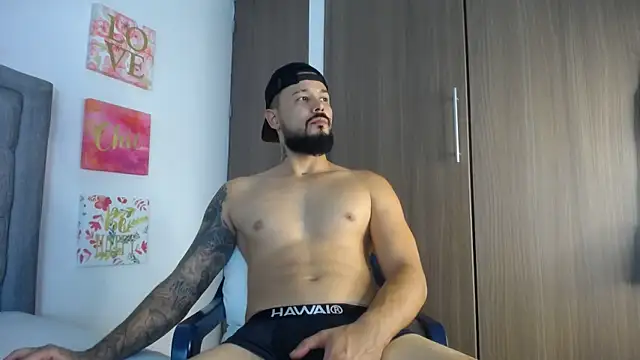 Snapshot of Emma_beautifull chatting on February 14, 2025, 4:04 am Emma beautifull online show from February 14, 2025, 4:04 am