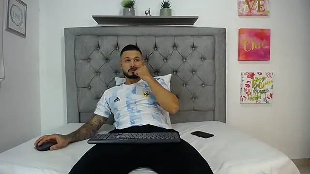 Snapshot of Emma_beautifull chatting on December 20, 2024, 1:03 am Emma beautifull online show from December 20, 2024, 1:03 am