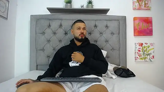 Snapshot of Emma_beautifull chatting on January 15, 2025, 2:49 am Emma beautifull online show from January 15, 2025, 2:49 am