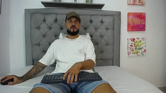 Snapshot of Emma_beautifull chatting on January 22, 2025, 12:48 am Emma beautifull online show from January 22, 2025, 12:48 am