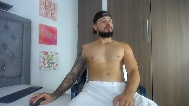 Snapshot of Emma_beautifull chatting on February 19, 2025, 4:34 am Emma beautifull online show from February 19, 2025, 4:34 am