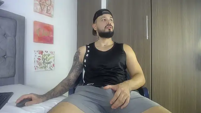 Snapshot of Emma_beautifull chatting on February 13, 2025, 4:11 am Emma beautifull online show from February 13, 2025, 4:11 am