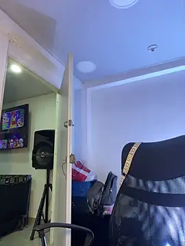 Snapshot of AnnbellaRosse chatting on October 28, 2025, 4:28 pm AnnbellaRosse online show from October 28, 2025, 4:28 pm