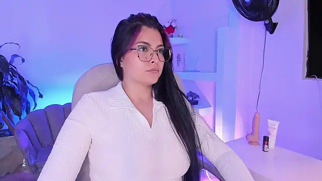 Snapshot of TifanyWhite_ chatting on July 19, 2026, 5:27 am TifanyWhite online show from July 19, 2026, 5:27 am
