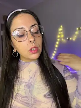 Snapshot of Mizztikaa chatting on April 20, 2026, 5:14 pm Mizztikaa online show from April 20, 2026, 5:14 pm