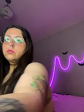 Snapshot of Mizztikaa chatting on November 2, 2025, 7:52 pm Mizztikaa online show from November 2, 2025, 7:52 pm