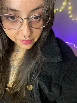 Snapshot of Mizztikaa chatting on April 28, 2026, 6:12 pm Mizztikaa online show from April 28, 2026, 6:12 pm
