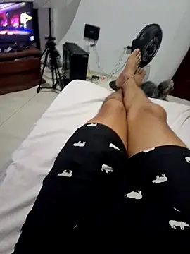 leoytessa 10 online show from September 30, 2025, 1:00 am