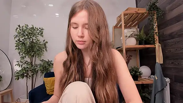 MaryannSoftt online show from February 6, 2025, 4:25 pm