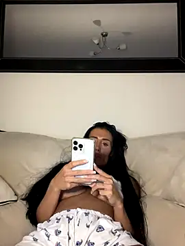 Snapshot of UKSYDNEYFOX chatting on September 13, 2025, 12:54 am UKSYDNEYFOX online show from September 13, 2025, 12:54 am