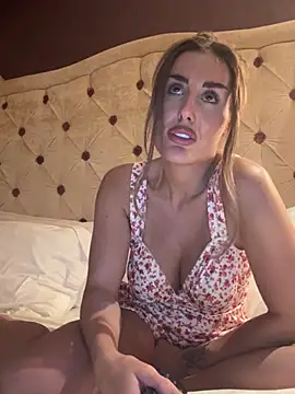 Snapshot of UKSYDNEYFOX chatting on March 17, 2025, 5:38 pm UKSYDNEYFOX online show from March 17, 2025, 5:38 pm