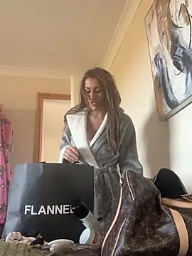 Snapshot of UKSYDNEYFOX chatting on March 14, 2025, 12:51 pm UKSYDNEYFOX online show from March 14, 2025, 12:51 pm