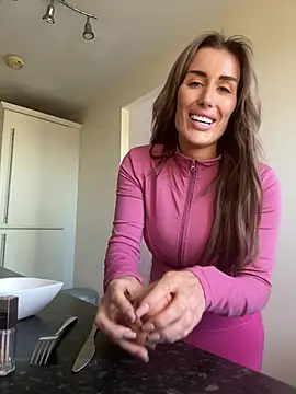 Snapshot of UKSYDNEYFOX chatting on February 28, 2025, 1:58 pm UKSYDNEYFOX online show from February 28, 2025, 1:58 pm