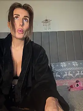 Snapshot of UKSYDNEYFOX chatting on March 5, 2025, 3:07 pm UKSYDNEYFOX online show from March 5, 2025, 3:07 pm