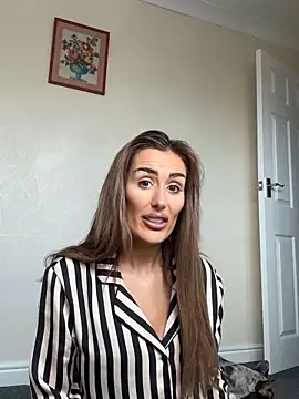 Snapshot of UKSYDNEYFOX chatting on March 8, 2025, 9:17 am UKSYDNEYFOX online show from March 8, 2025, 9:17 am