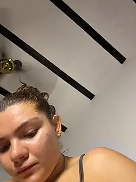 Snapshot of eva_y_marcelo chatting on May 12, 2026, 11:38 am eva y marcelo online show from May 12, 2026, 11:38 am