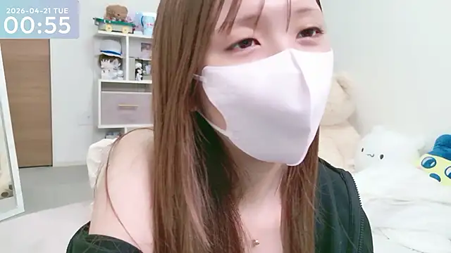 Snapshot of -SHINON- chatting on April 20, 2026, 3:57 pm -SHINON- online show from April 20, 2026, 3:57 pm