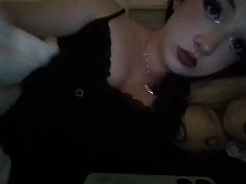 Cerisee04 online show from October 7, 2025, 10:00 pm