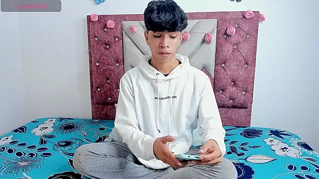 Santy carrington online show from March 15, 2025, 3:40 am