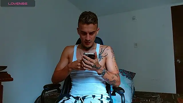 Snapshot of bray_hotboy777 chatting on November 1, 2025, 1:38 pm bray hotboy777 online show from November 1, 2025, 1:38 pm