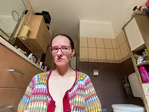 Snapshot of Milky_hairy_mommy chatting on April 23, 2026, 7:37 am Milky hairy mommy online show from April 23, 2026, 7:37 am