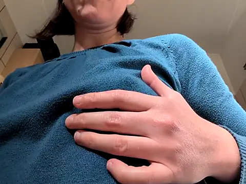 Snapshot of Milky_hairy_mommy chatting on October 1, 2025, 8:08 am Milky hairy mommy online show from October 1, 2025, 8:08 am