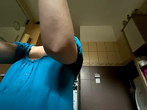 Snapshot of Milky_hairy_mommy chatting on November 21, 2025, 8:35 am Milky hairy mommy online show from November 21, 2025, 8:35 am