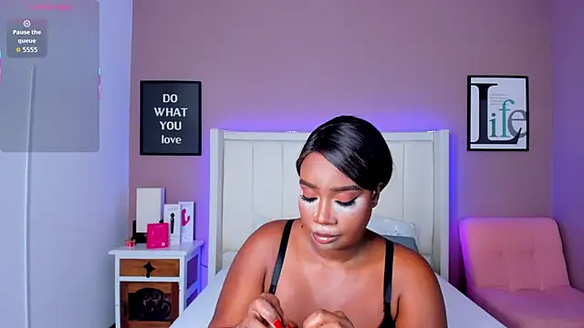 Snapshot of Britanymooree chatting on November 10, 2025, 7:52 pm Britanymooree online show from November 10, 2025, 7:52 pm