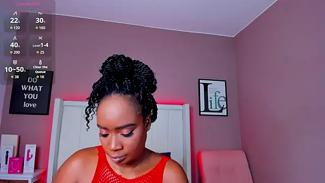 Snapshot of Britanymooree chatting on December 15, 2025, 8:03 pm Britanymooree online show from December 15, 2025, 8:03 pm