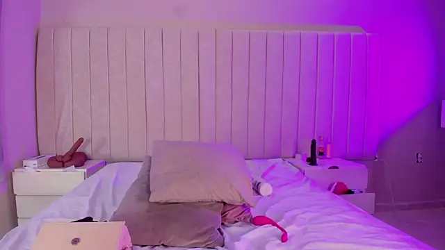 Littleolivia  online show from January 7, 2026, 12:54 pm