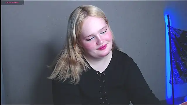 rozzhaos8 online show from November 11, 2025, 7:08 pm