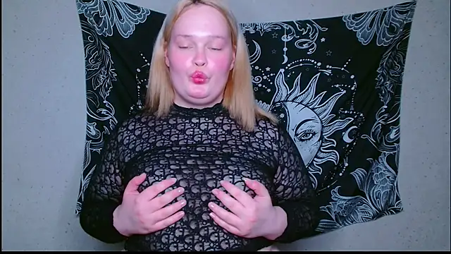 rozzhaos8 online show from February 19, 2026, 11:12 pm