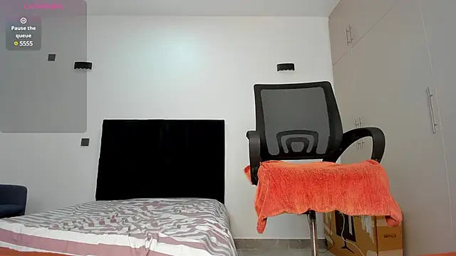 Big booty quuen online show from February 19, 2025, 11:38 am