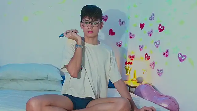 arnold laurent  online show from February 15, 2025, 8:23 pm