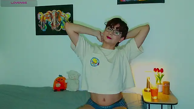 arnold laurent  online show from September 25, 2025, 4:07 am