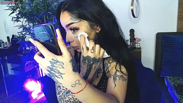 Snapshot of CreamyInkky_ chatting on April 7, 2026, 4:58 am CreamyInkky online show from April 7, 2026, 4:58 am