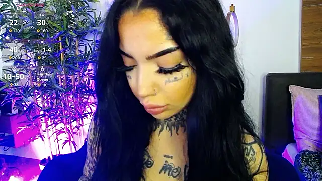 Snapshot of CreamyInkky_ chatting on March 6, 2026, 6:19 am CreamyInkky online show from March 6, 2026, 6:19 am